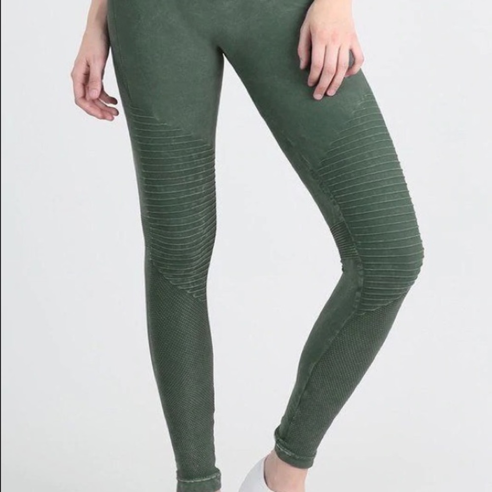 NWOT Nikibiki Leggings